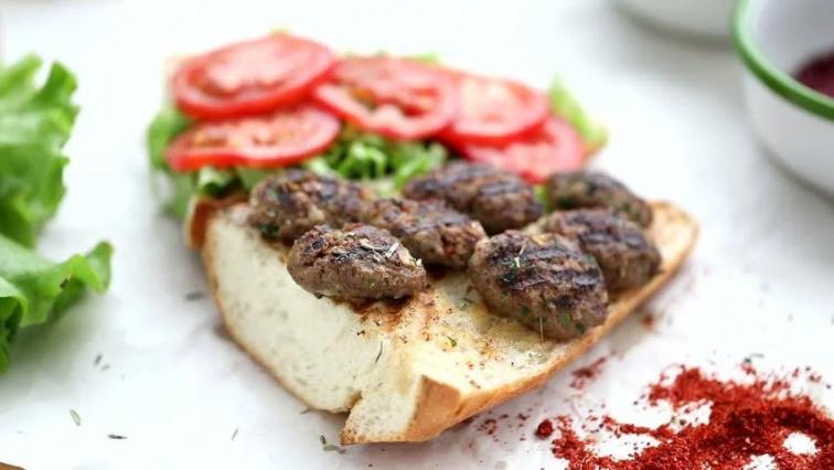 Yarım Ekmek Arası Köfte