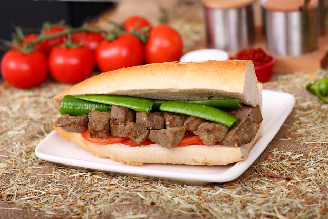 Yarım Ekmek Arası Yürek Şiş